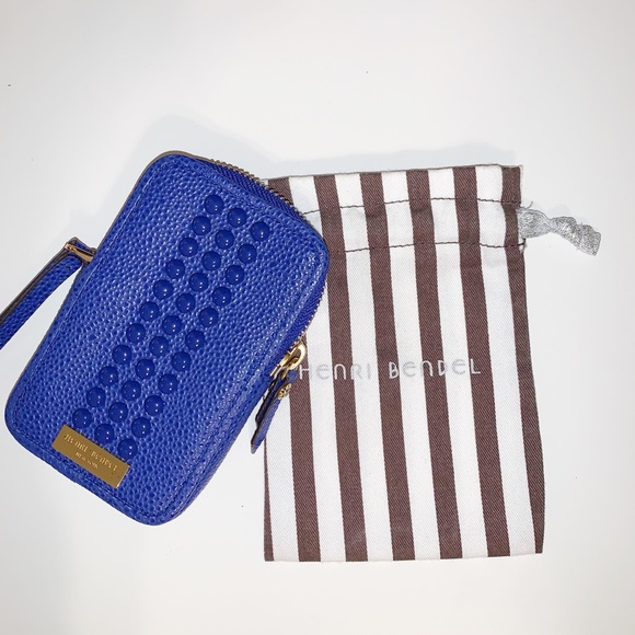 henri bendel Handbags - HENRI BENDEL PHONE WRISTLET